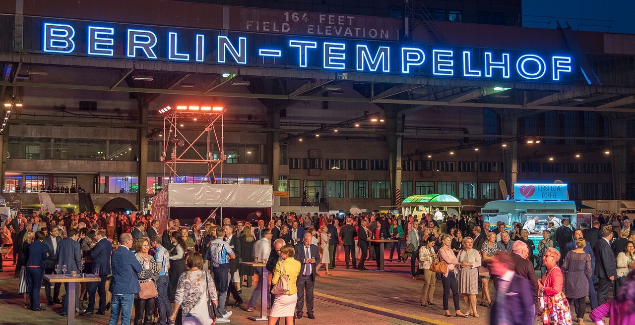 Kaffeeanhänger beim Outdoor-Sommerfest
